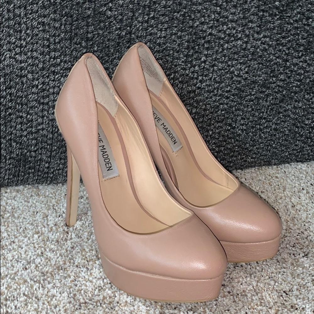 Steve Madden Nude Pumps